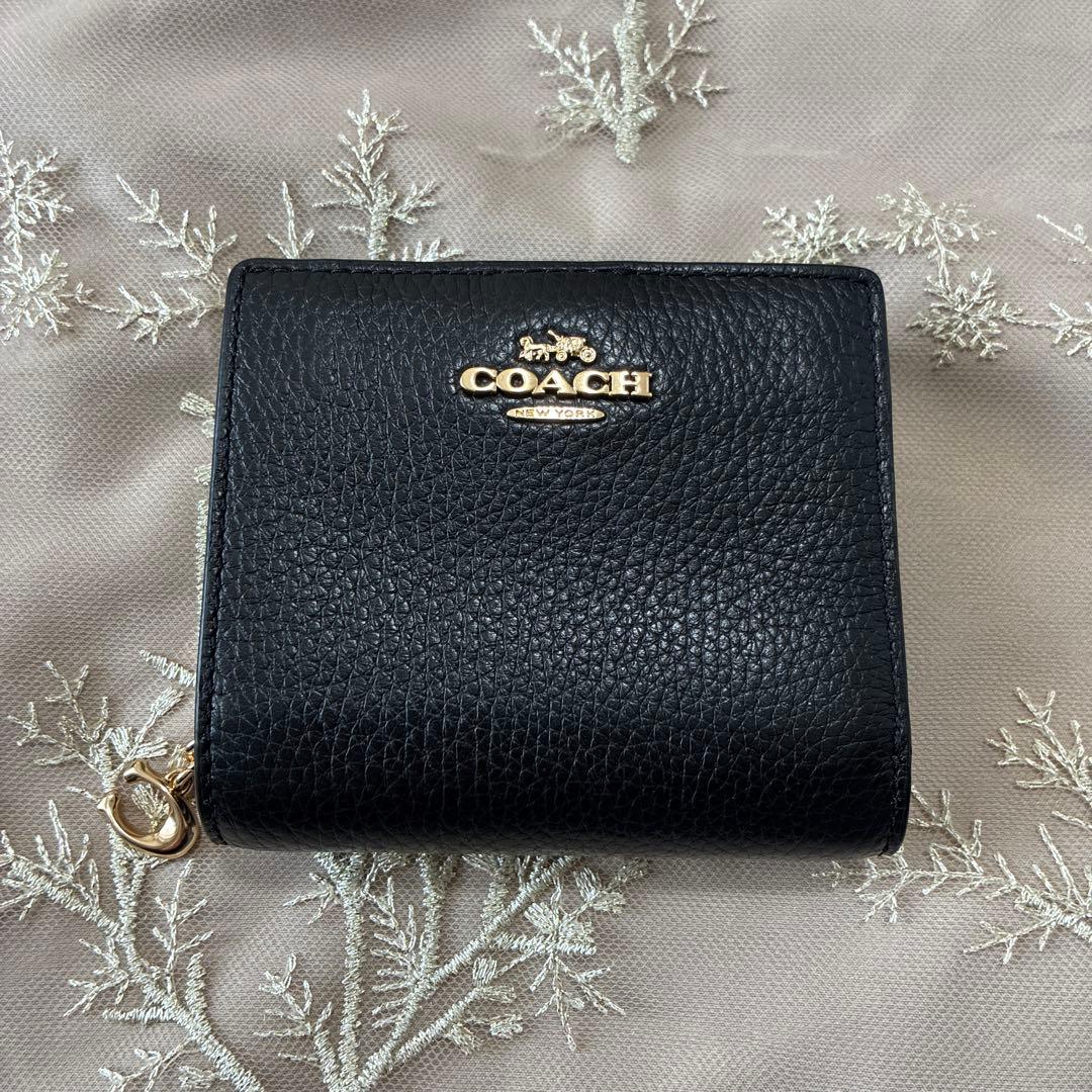 【新品未使用】COACH 二つ折り財布 ブラック コーチ COACH COACH 二つ折り財布 ミラ CAO13 メタルロゴ （B4/BLACK