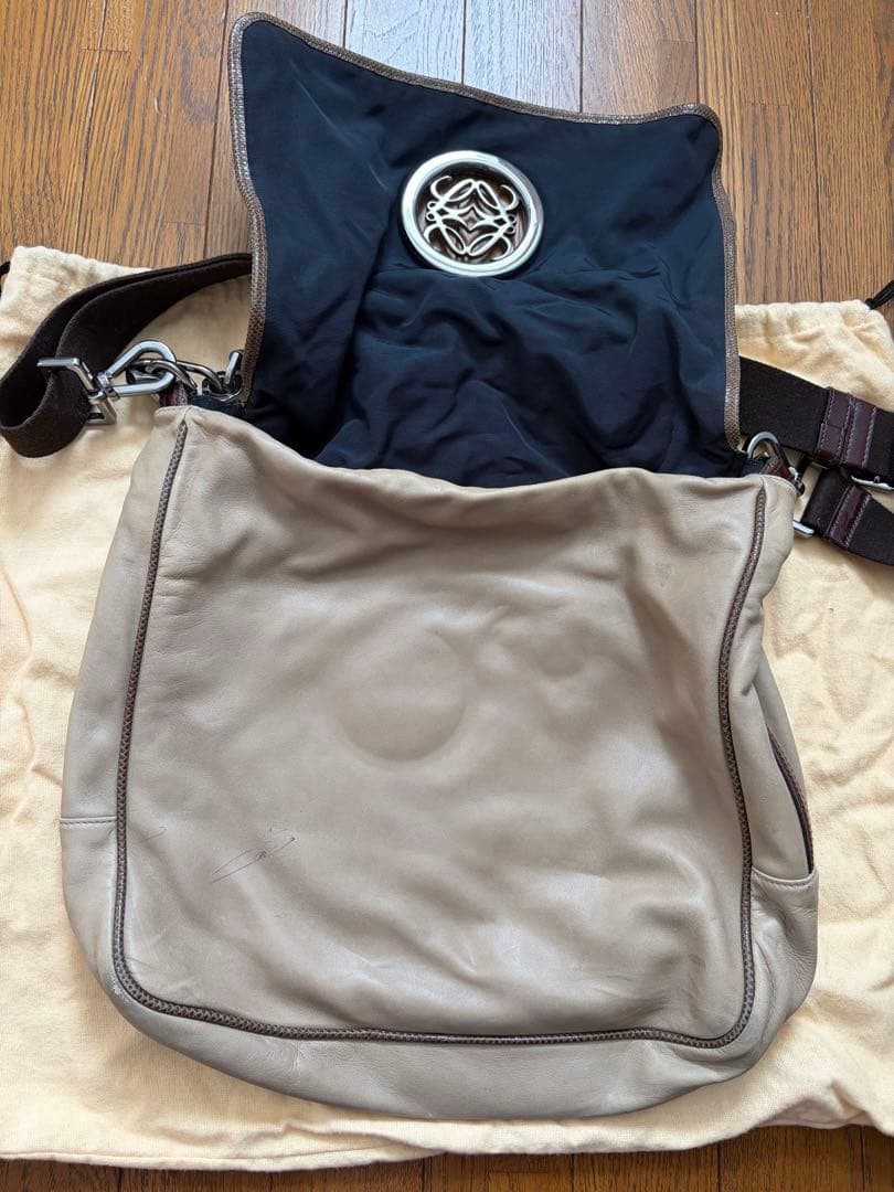 ロエ　レザー ショルダーバッグ