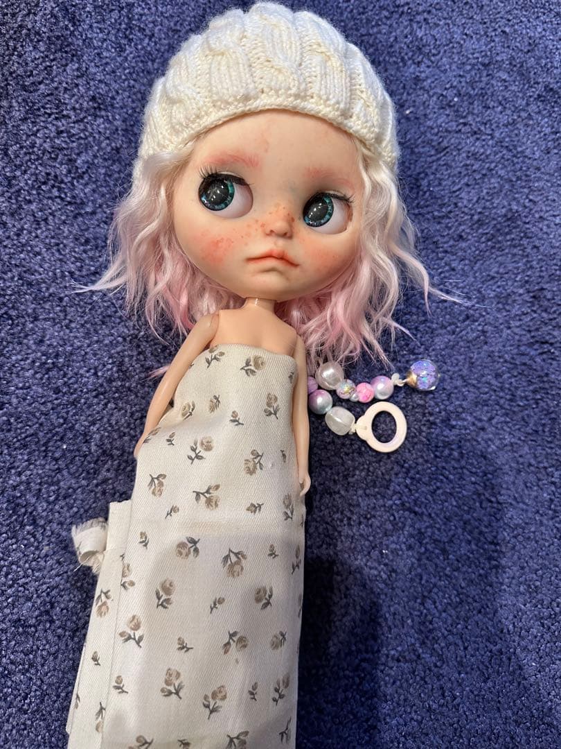 アイシードール 海外作家様 ピンクと白の髪の人形