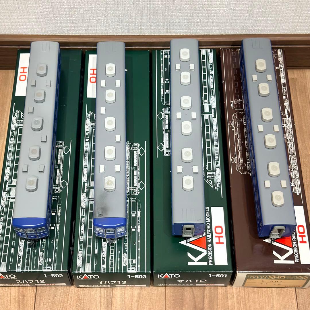 KATO製のHOゲージ鉄道模型、オハ12系客車の4両セット
