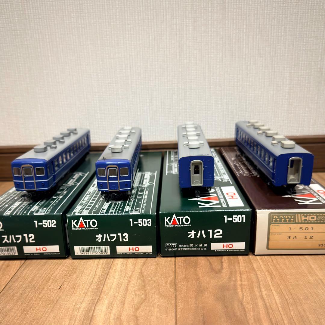 KATO製のHOゲージ鉄道模型、オハ12系客車の4両セット