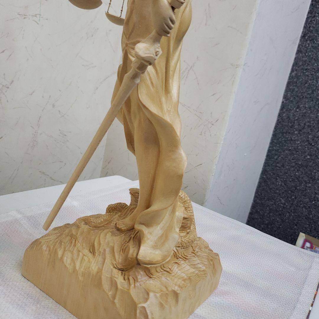 Bフライデー蔵出特価希少彫り裁判所のシンボルヒバ材 正義の女神像ユース