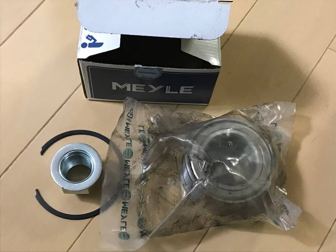 フィアット500 フロント　ホイールハブベアリング