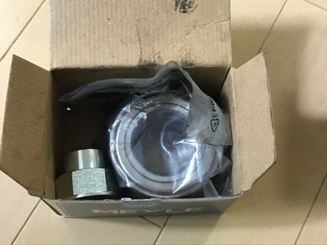 フィアット500 フロント　ホイールハブベアリング