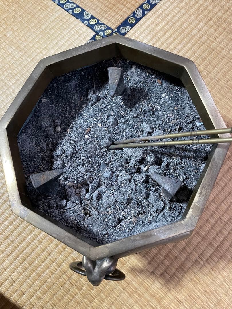 ケンジントン猫の置物 Jenny Winstanley. 作品世界に200個のみ