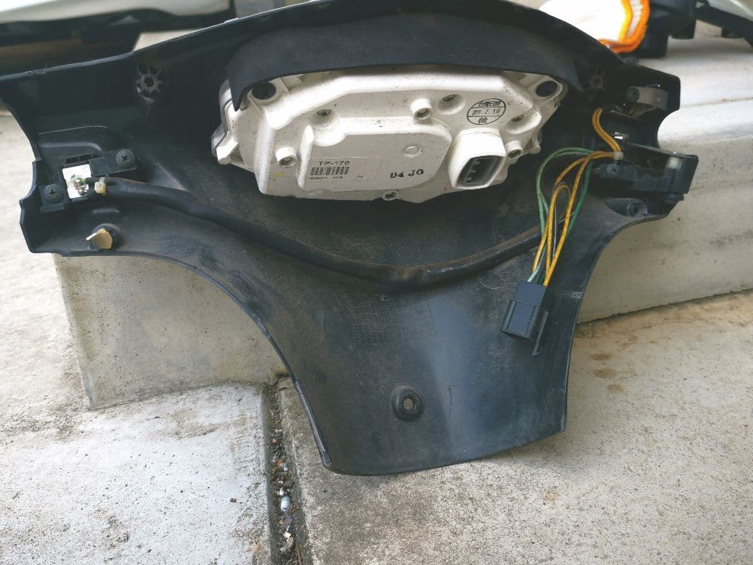 純正スピードメーター周りのカバー、スイッチ付(スズキ アドレスV125S