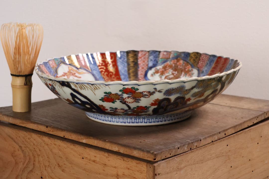 大聖寺伊万里 冨貴長春 輪花金襴手平鉢 菊形 24.7cm 皿 【MA668