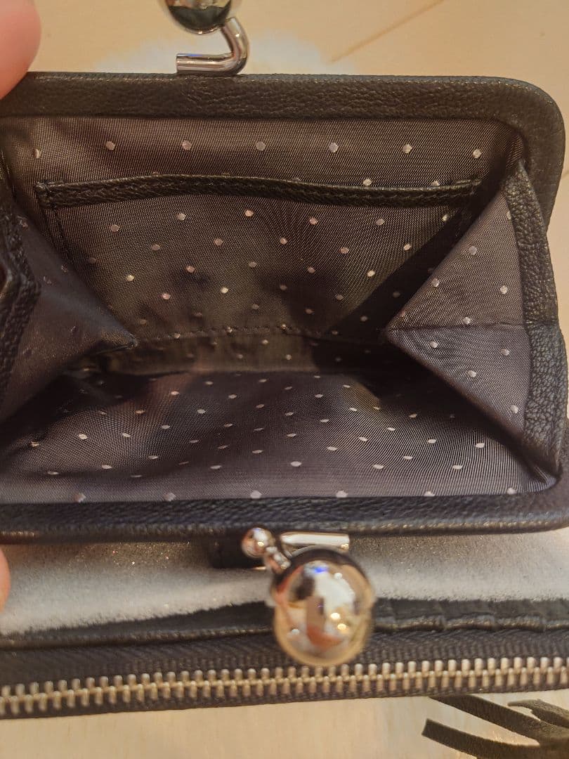 perche 　 マルチスタッズがま口二つ折りウォレット