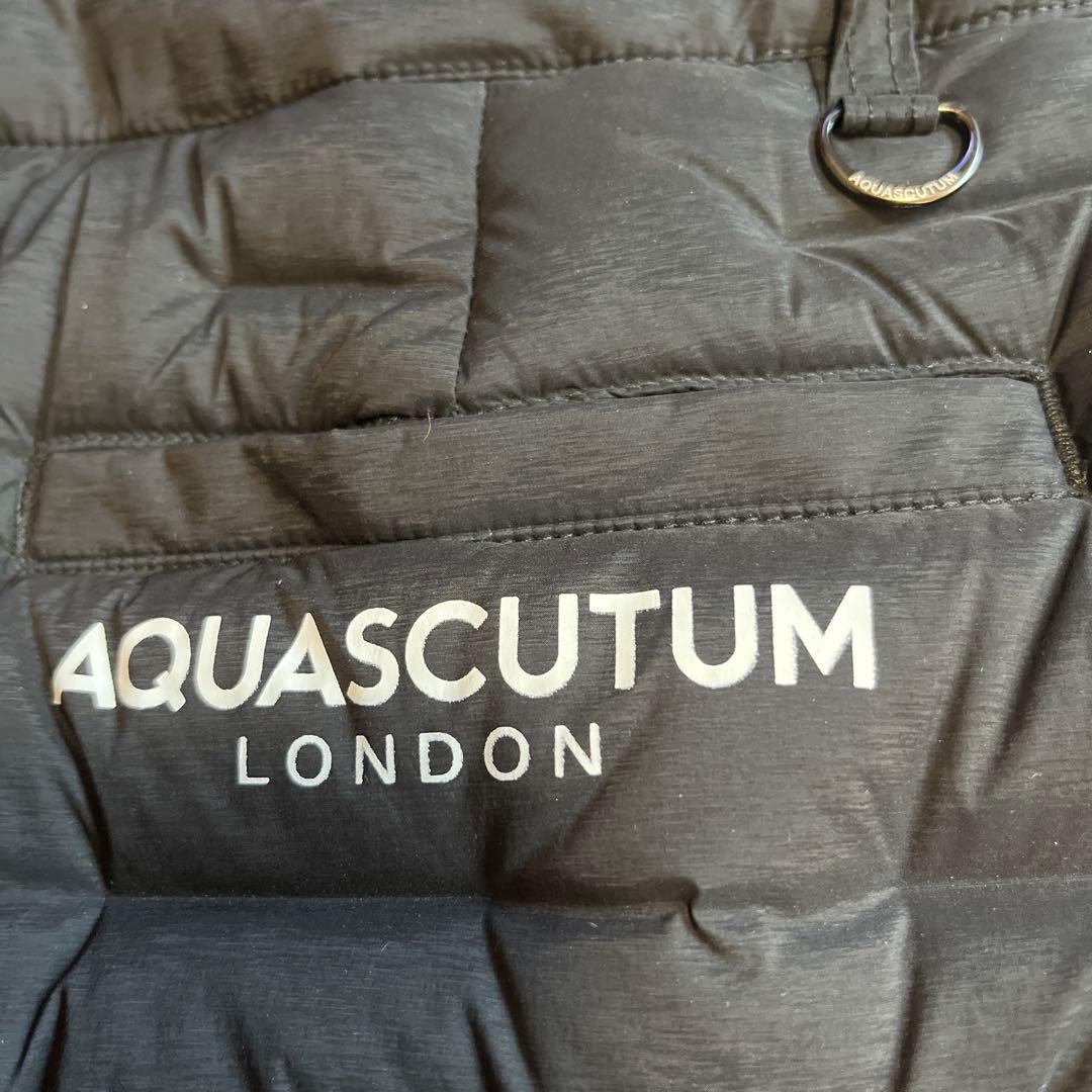 アクアスキュータム　ゴルフスカート　ダウン　フェザー　軽量　黒