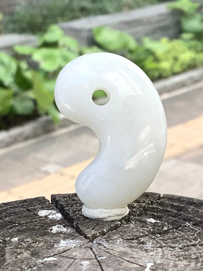 ✳60以上間違い無し‼️卸し糸魚川翡翠勾玉 お守り守護石に 鑑別書