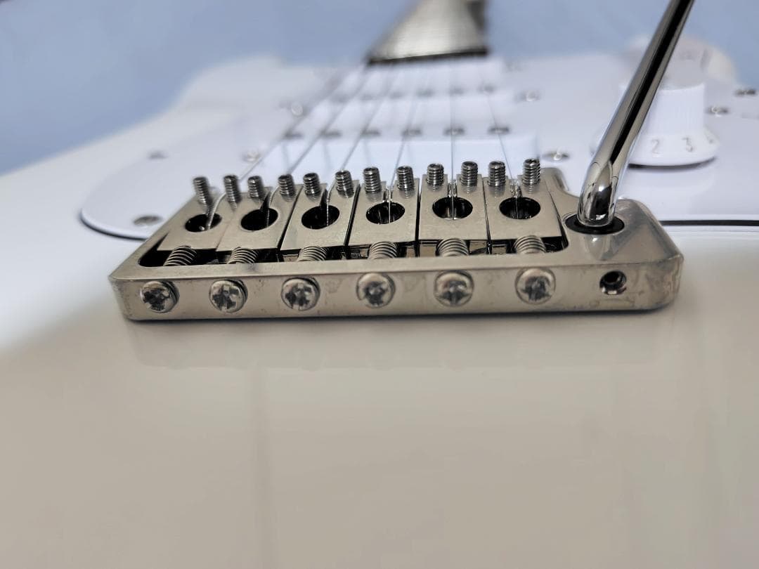 ☆ストラトタイプ エレキギター クリームホワイト