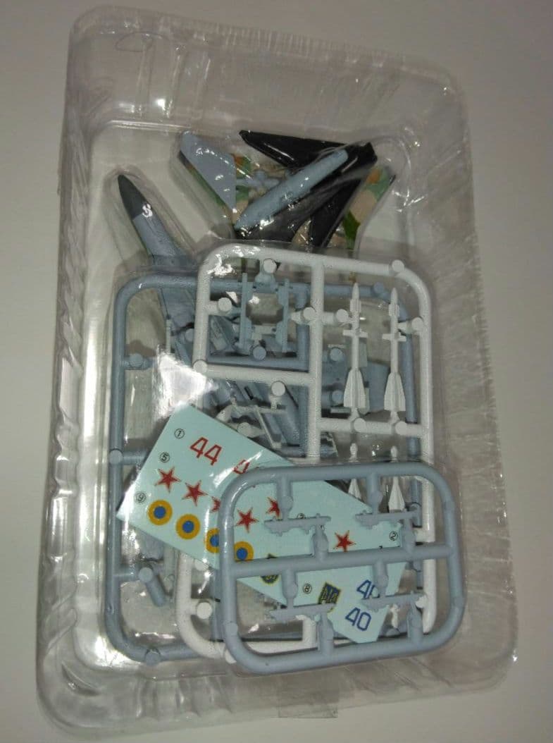 エフトイズ 1/144 MIG-29 フルクラム 3機セット