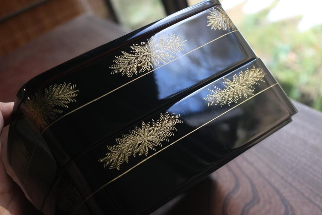 極小傷あり！端正な内朱黒漆に極上忍沈金の映える二段重（検輪島塗重箱お重