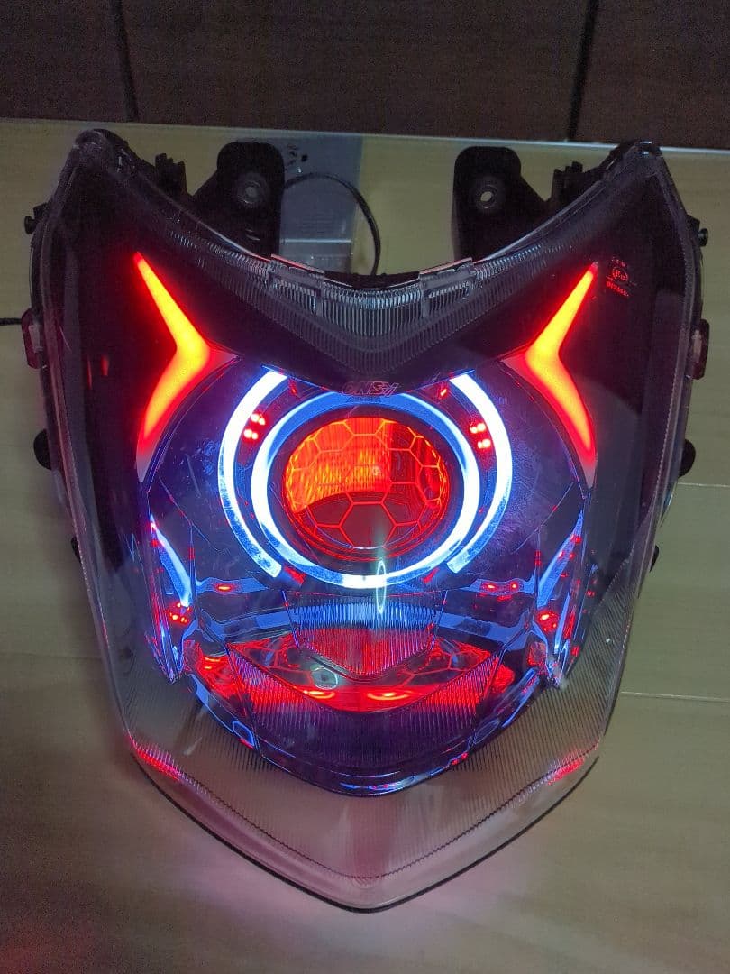 LEDシグナスX 4型 デビルアイ 社外ヘッドライト プロジェクター レインボー