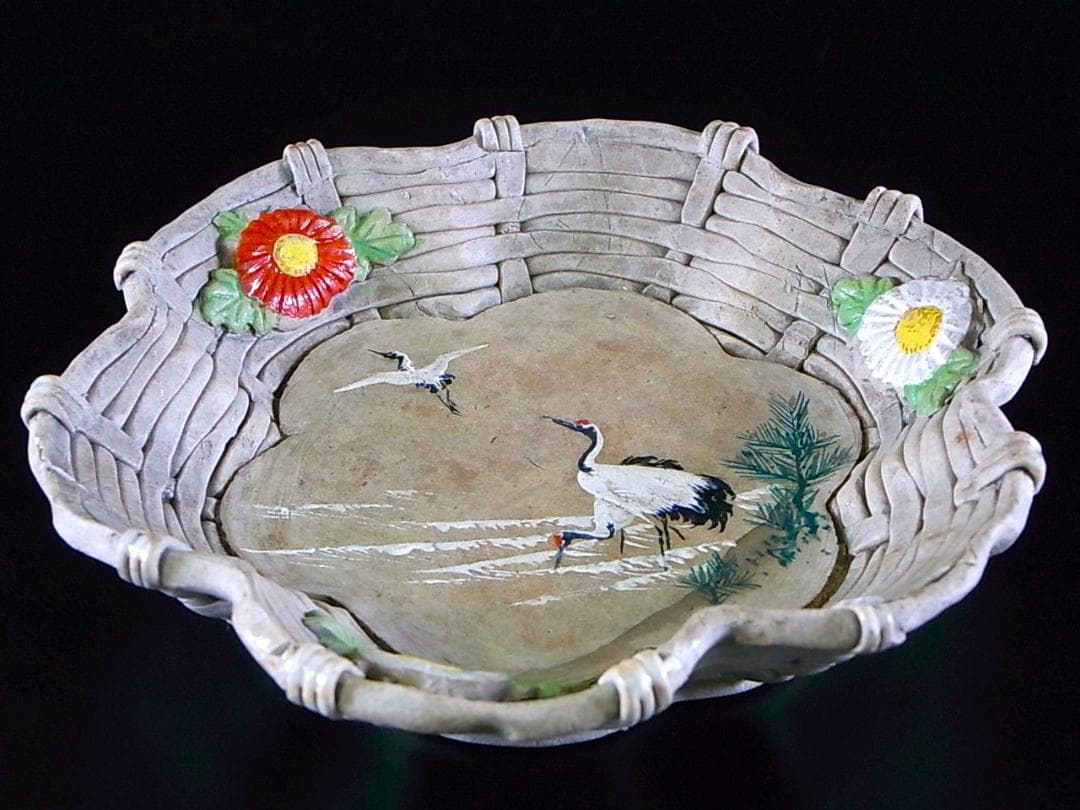 【 E919 】 素晴らしき超名品　明治期萬古焼上手作品　陽刻番の鶴文飾り皿