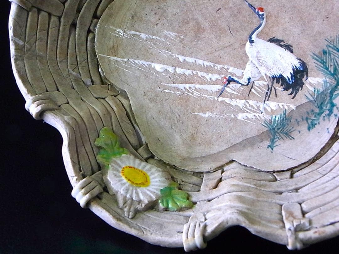 【 E919 】 素晴らしき超名品　明治期萬古焼上手作品　陽刻番の鶴文飾り皿