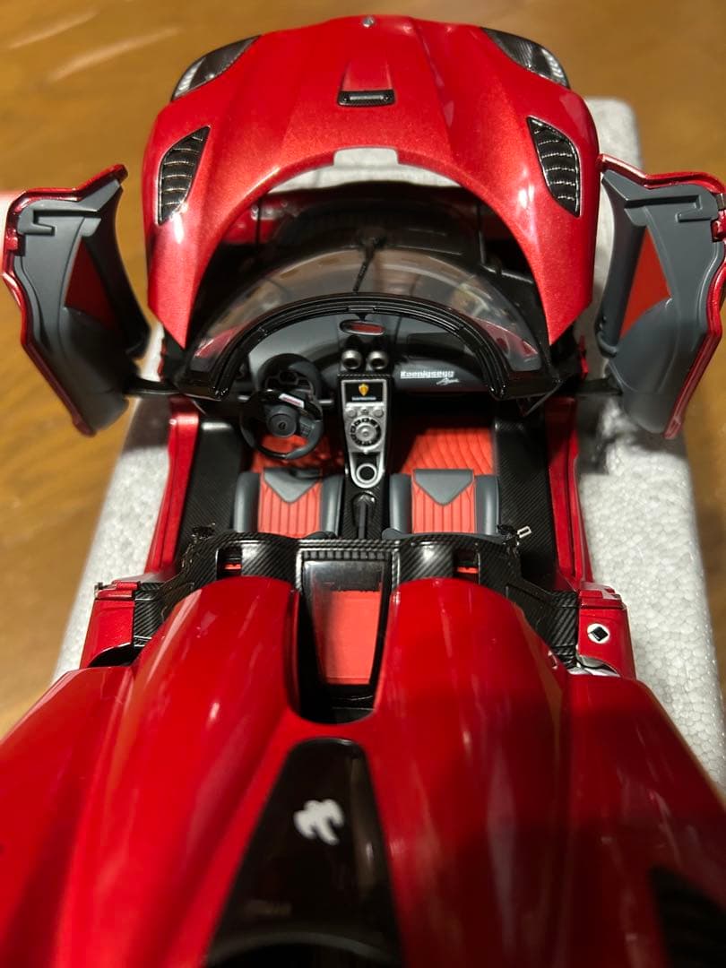 希少　1/18ダイキャスト　Autoart ケーニグセグ アゲーラ　レッド