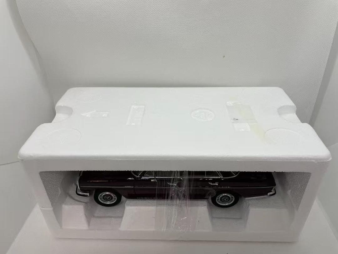 304-053 ノレブ 1/18 メルセデスベンツ 200 1968