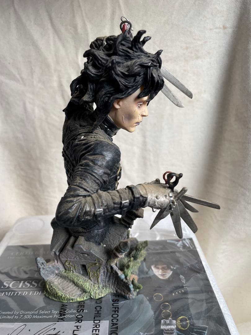 シザーハンズ ジョニーデップ ウィノナライダー クリスマス statue