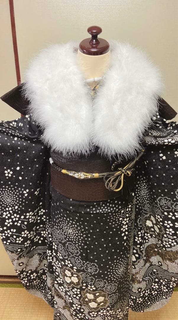 白と黒の花柄振袖 セット クール系モード 白/黒/シルバー(銀色) 牡丹柄