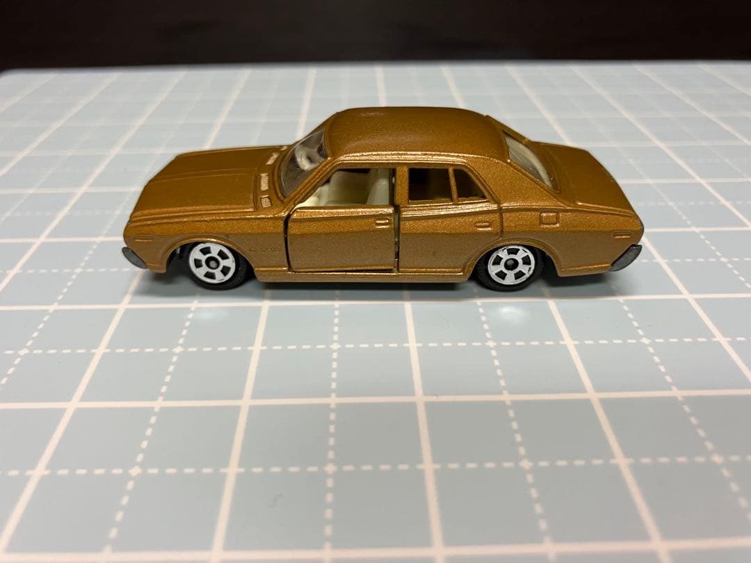 z*t様 トミカ　ニッサン　セドリック　香港製