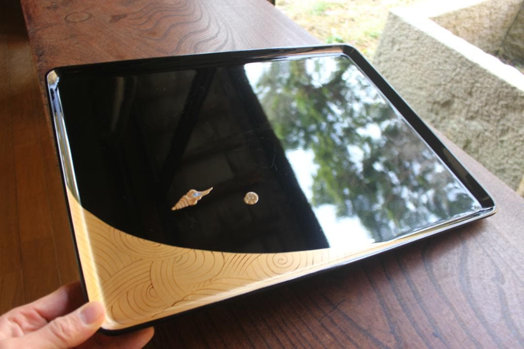 上質黒漆に優美な波貝殻螺鈿巻の映える長方膳（検輪島塗お膳お盆