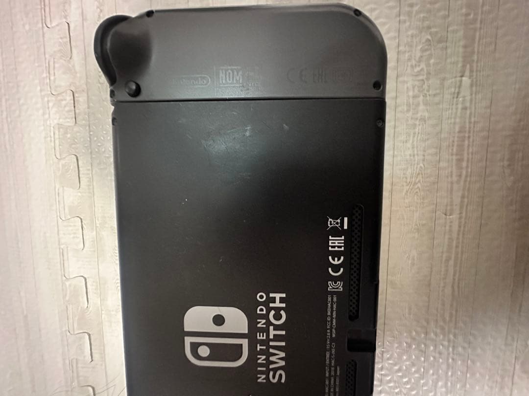 Nintendo Switch 本体 + コントローラー 3つ + ケース付き