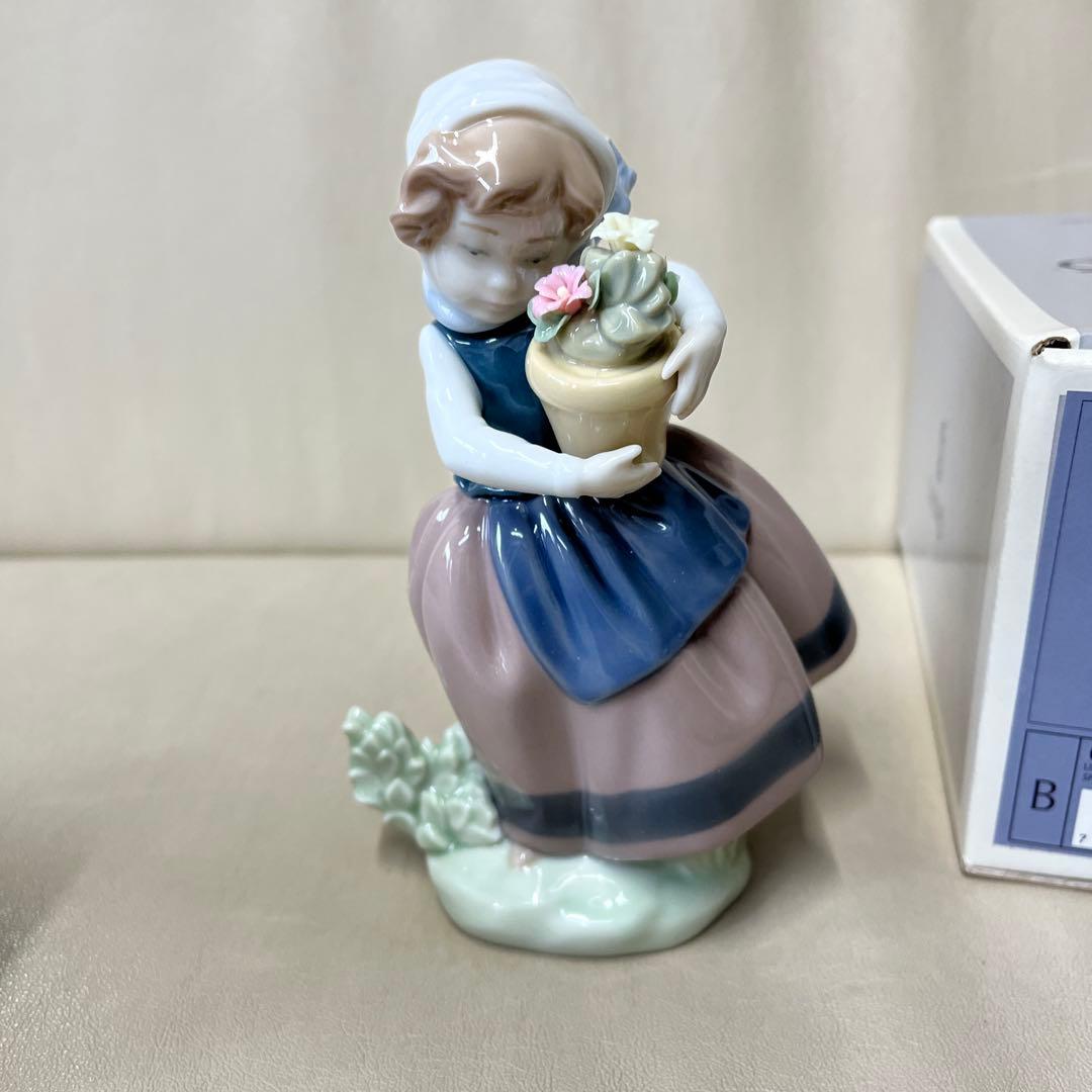 リヤドロ LLADRO磁器人形「Spring is Here(春が来た)」 リヤドロ