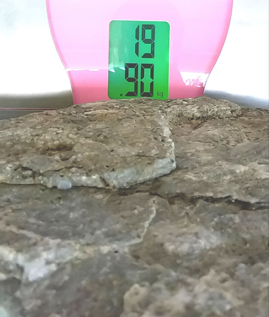 ☆翡翠原石☆稀少！下仁田硬玉翡翠【転石・カチ割り19.9kg】 - メルカリ