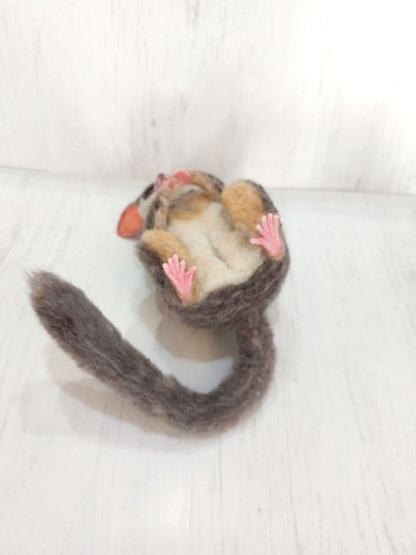 羊毛フェルト ショウガラゴ