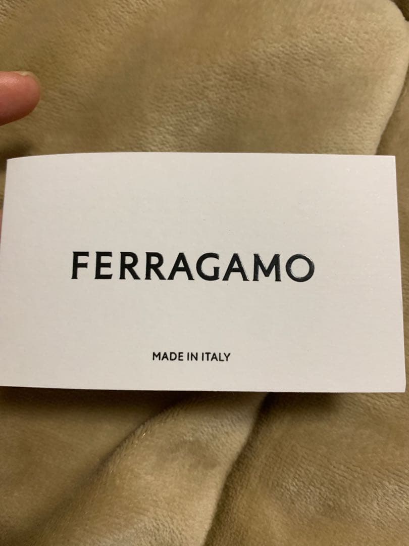 FERRAGAMO 二つ折り財布　美品