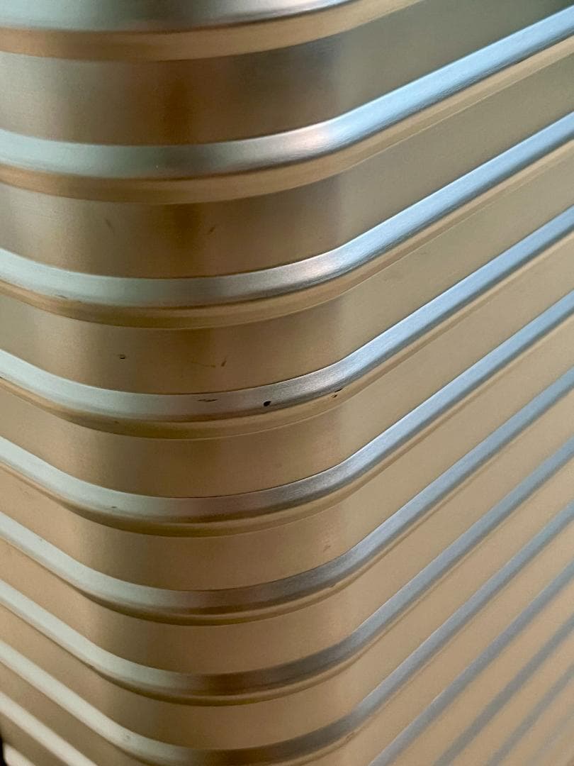 アルミ製4輪キャリーケース 機内持ち込み 41×22×41cm 3.7kg