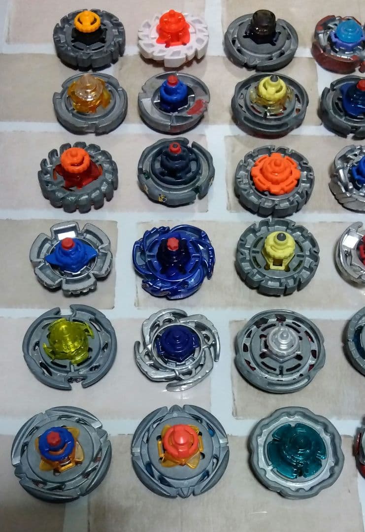 メタルファイトまとめ売りメタルファイトベイブレード約70個