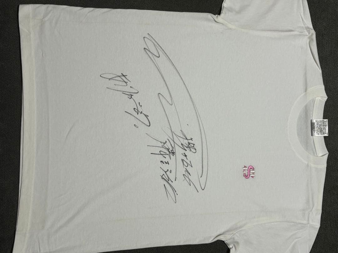 櫻坂46 藤吉夏鈴 直筆サイン入りTシャツ - メルカリ