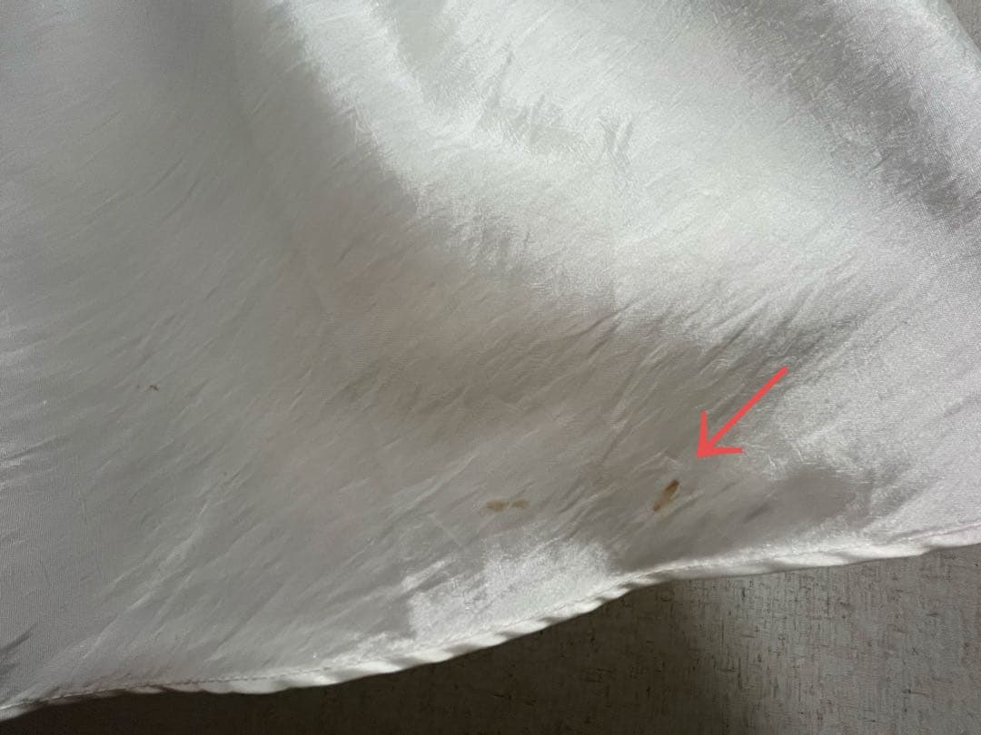 フリル付きオフショルダーウェディングドレス