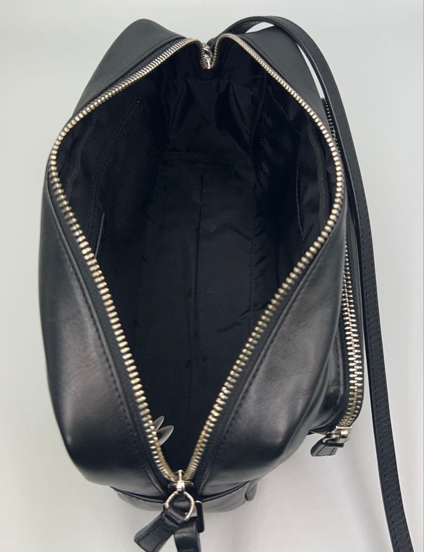 美品✨agnes b.アニエスベー　カメラバッグ　ショルダー レザー　ブラック