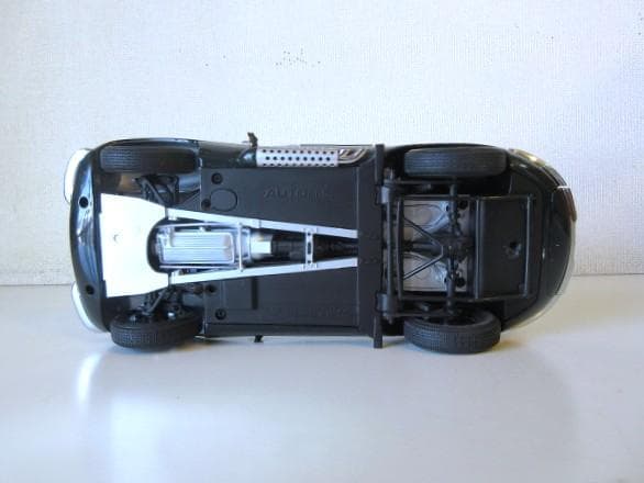 kazuさん専用 AUTOart (1/18) ジャガー XKSS