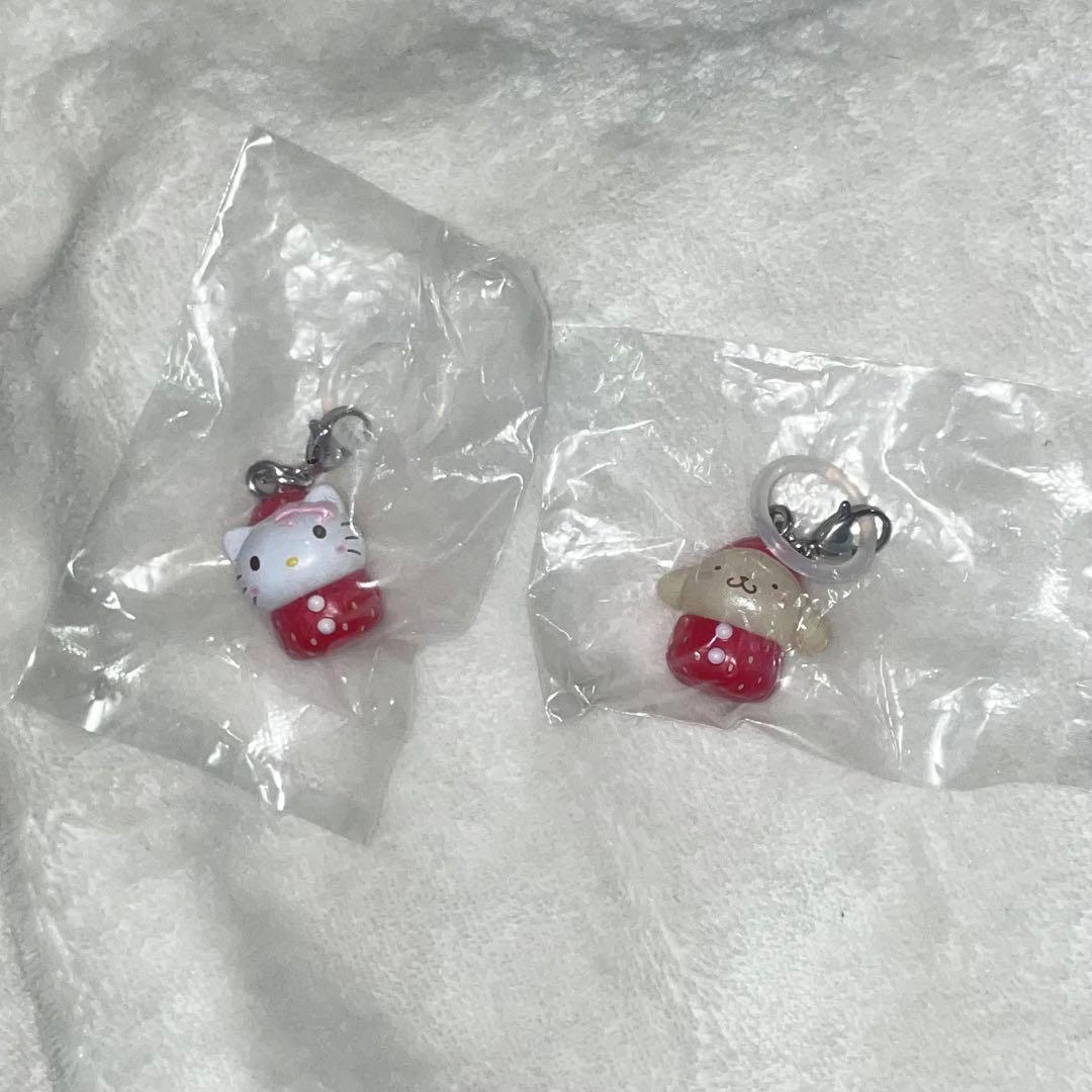 ガチャガチャ いちごめじるしアクセサリー ハローキティ ポムポム