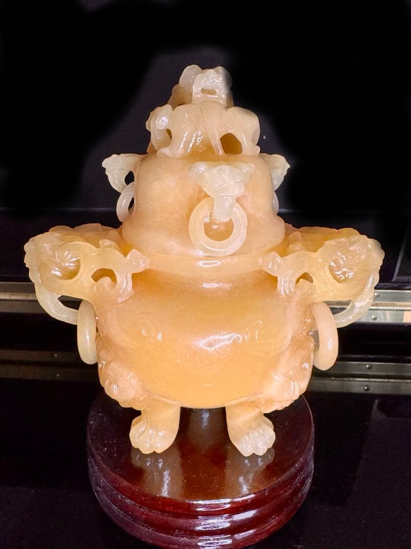 翡翠製 獅子の彫刻 木製台座付き 蓋付き香炉