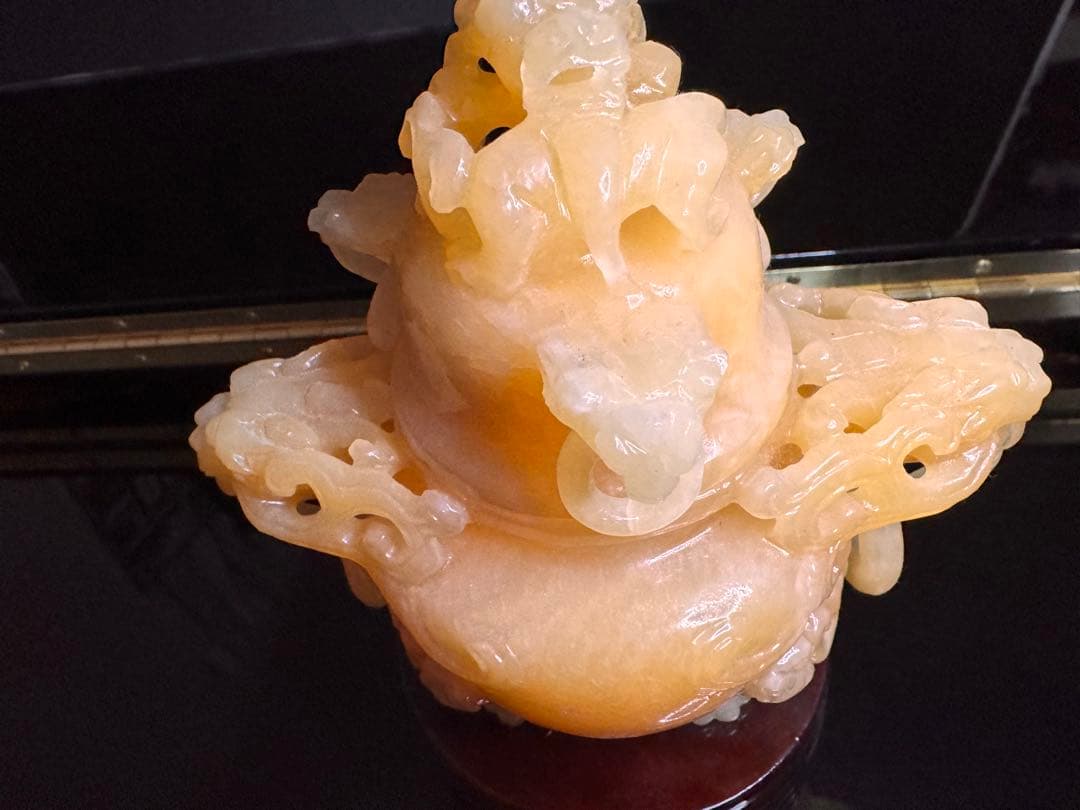 翡翠製 獅子の彫刻 木製台座付き 蓋付き香炉