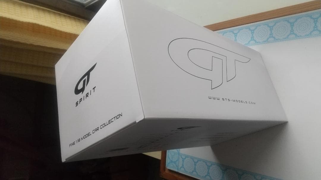 ミニカー 1/18 GT SPIRIT Porsche 911 Turbo ZM013