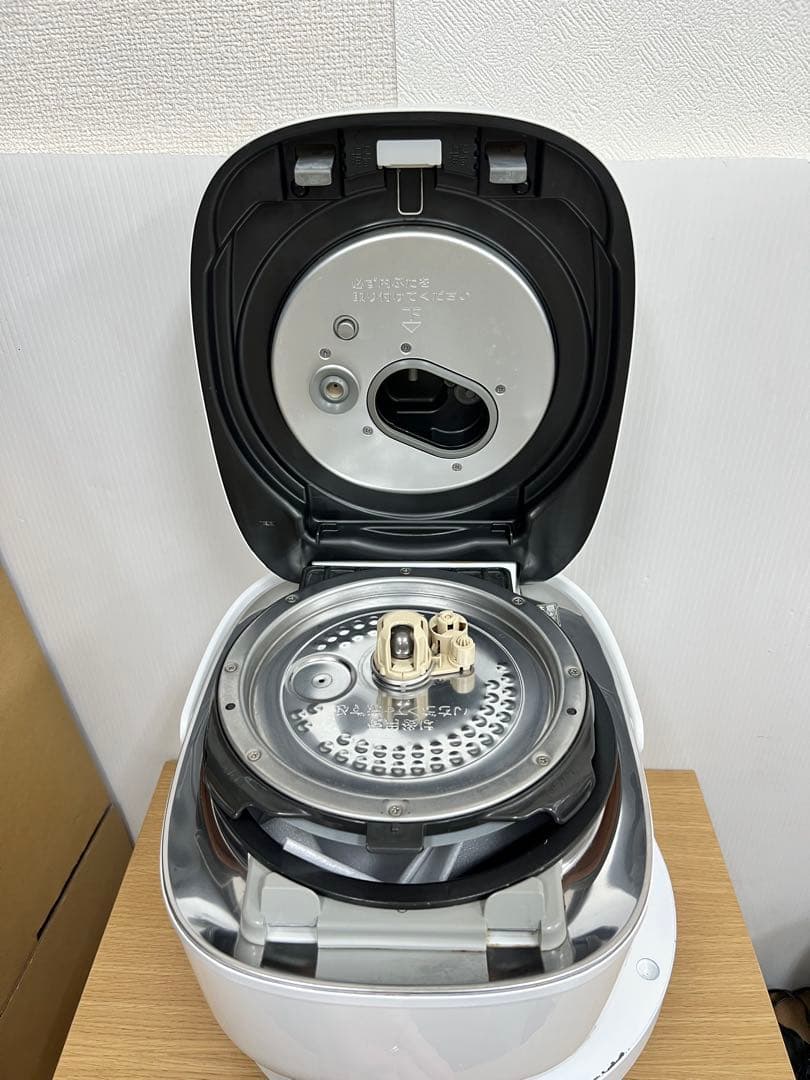 TOSHIBA 真空圧力IH炊飯器 RC-10VSN 1.0L 2019年製