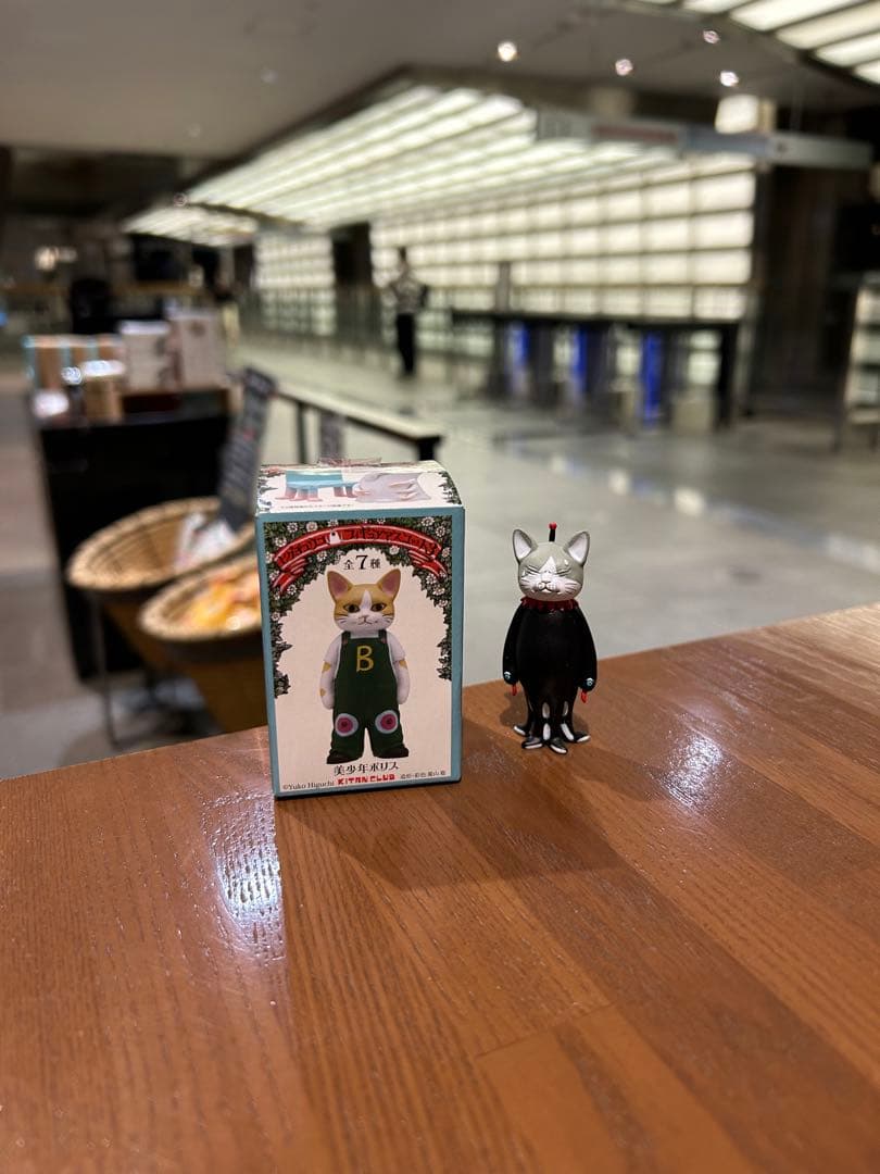 ヒグチユウコ フィギュアマスコット 3 背伸びGUSTAVEくん - メルカリ