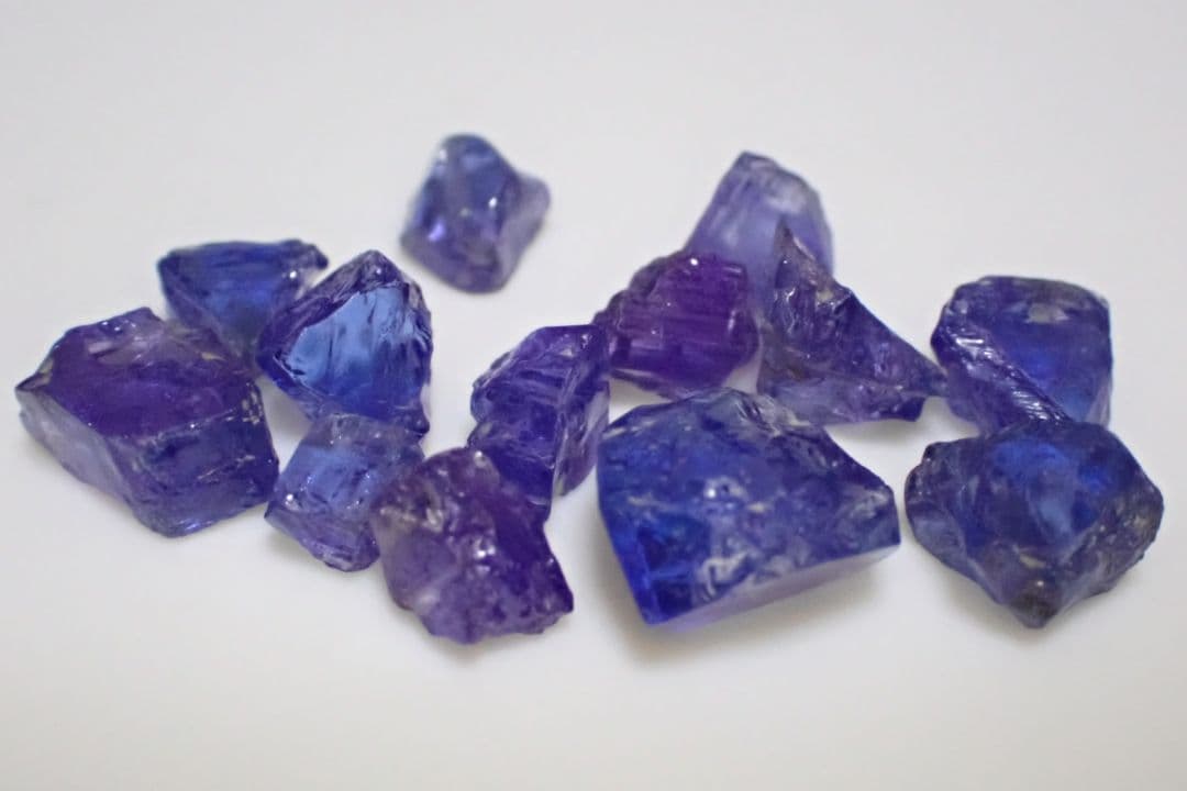 タンザナイト　原石　13点セット　送料無料 バイカラーピンクタンザナイト原石含むタンザナイト原石ガチャ《複数