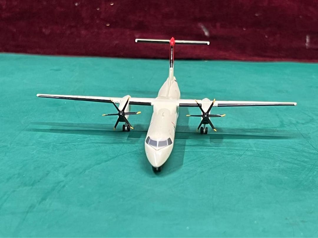 JAL Q400 1:200 モデル JA844C ヘリコプター
