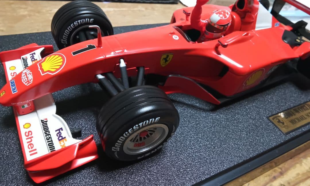 フェラーリ F1 モデルカー 1/18 2001年 シューマッハ　個体ナンバ 有