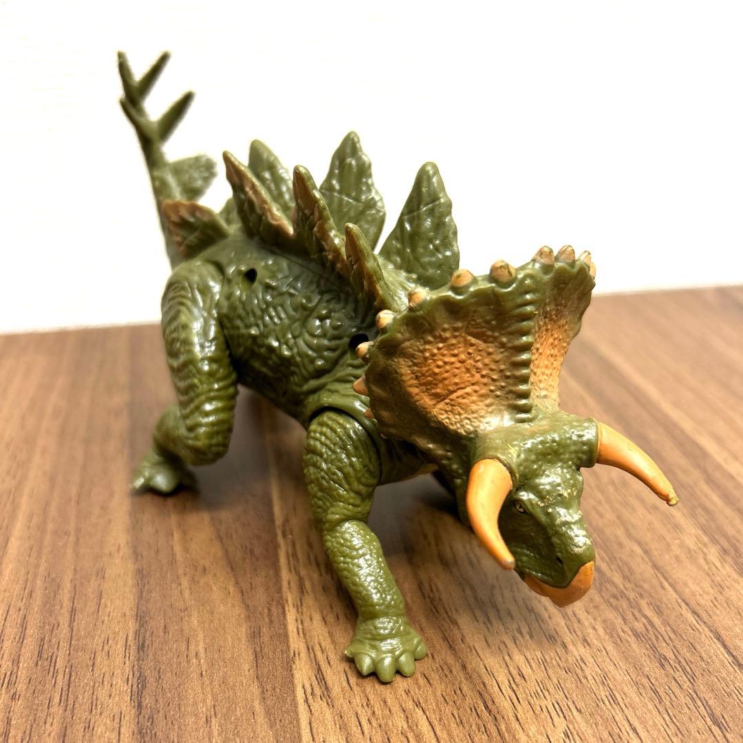 ハズブロ ステゴケラトプス スピノサウルス ジュラシックワールド 恐竜フィギュア
