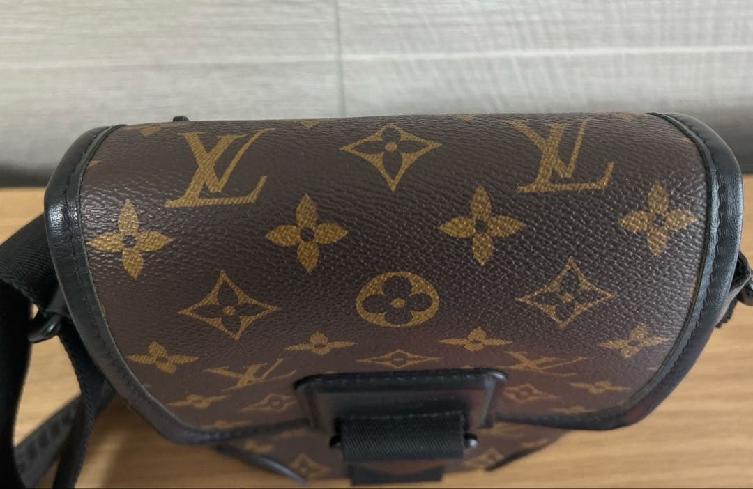 ルイヴィトン　カバン　ショルダーバッグ