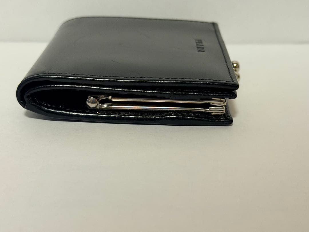 PRADA ブラック 二つ折り財布　がま口　小さい　黒　シンプル　レザー