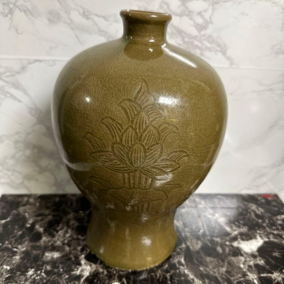 高麗青瓷、陰刻草花紋、大梅瓶。